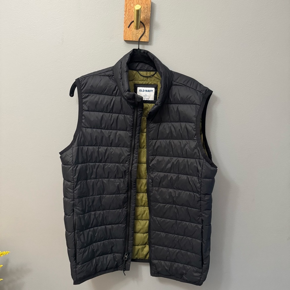 Old Navy Men's Black/Army Green Quilted Vest Size Small